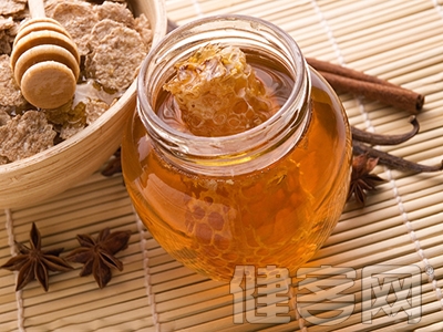 老人深夜背痛原是突發心髒病