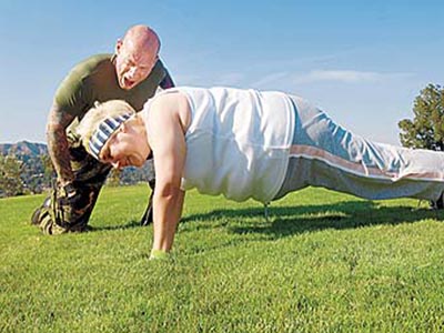  目擊猝死者 給&ldquo;一拳&rdquo;回生術