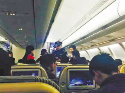 乘客找空姐要心髒病藥 結果被&ldquo;請&rdquo;下飛機