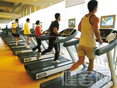 想靠大量出汗排病毒 小伙子跑步治感冒跑出心肌炎