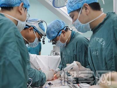 小伙患上心包炎，開胸手術為他的心髒&ldquo;剝殼&rdquo;