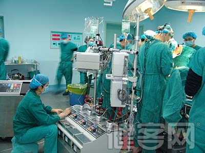 人工心髒移植成功 世界首例 能&ldquo;活&rdquo;5年