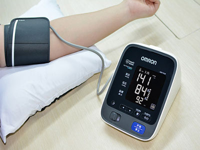 年輕白領熬夜加班致高血壓 警惕高血壓&ldquo;年輕化&rdquo;！