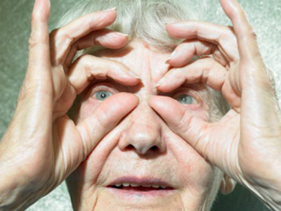 女子&ldquo;眼中風&rdquo;突然失明專家：中老年多發