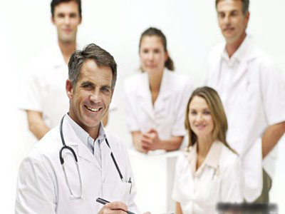 　　近日，微信、微博大量轉發&ldquo;突發心髒病可服用兩片阿司匹林急救&rdquo;的說法，傳聞如果心髒病突然發作，可口含兩片阿司匹林將它化開，然後喝一點水吞下，可以起到緩解病情的作用。