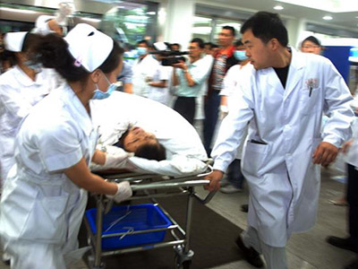 　　2015年到了，我們又大了一歲，很多人都因此而煩惱，不願意長大。然而，擔心自己老了的人們，你們思考過自己的心髒也在&ldquo;長大&rdquo;嗎?其實，很多時候，心髒年齡要遠遠比實際年齡大很多，而造成這種結果的原因很可能和生活習慣等有密切的關系。你的實際年齡加上以下的幾條就是你心髒的年齡，快來算算你的心髒幾歲了?