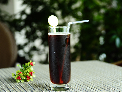 要小心啦!再這樣喝可樂 容易患高血壓