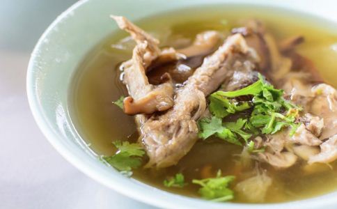 高血壓患者多喝這7種降壓湯 高血壓喝什麼湯 高血壓喝什麼湯好 高血壓的飲食原則