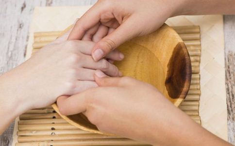 緩解中風的幾種按摩方法 緩解中風的方法有哪些 怎樣才能緩解中風 緩解中風的偏方有哪些