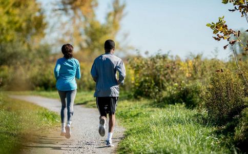 早上空腹晨練會引起心律失常嗎 早上空腹晨練會引發心律失常嗎 早上空腹晨練會導致心律失常嗎